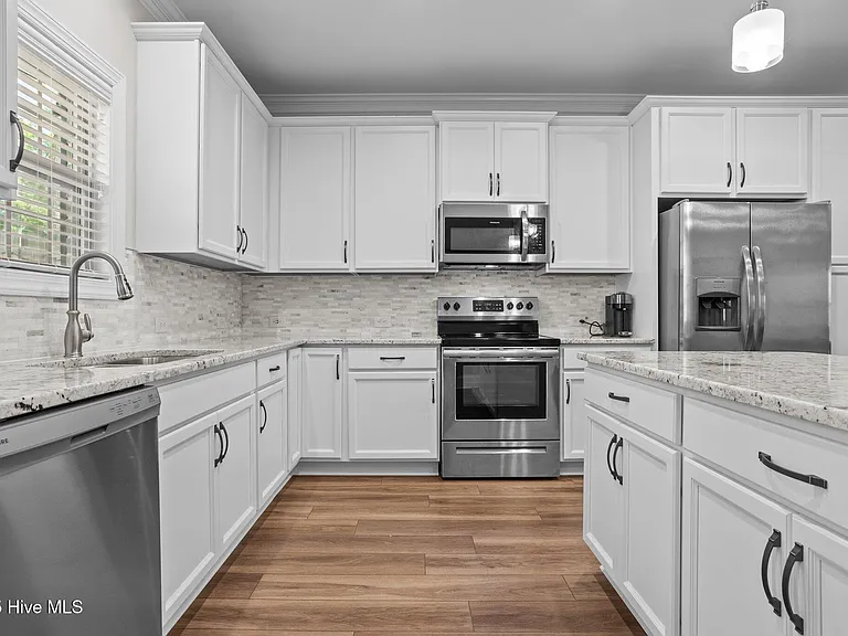 127 Lark Dr — Photo 16