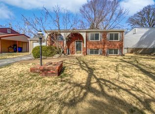 11819 Foxwood Dr, Maryland Heights, MO