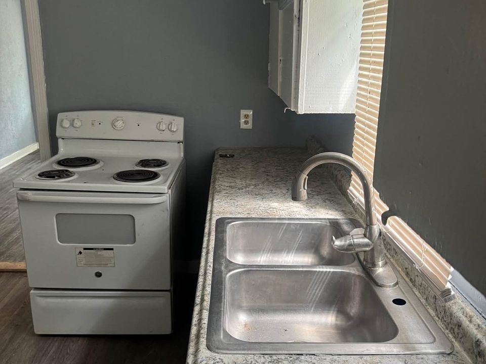 2nd image of 839 Lanier Ave