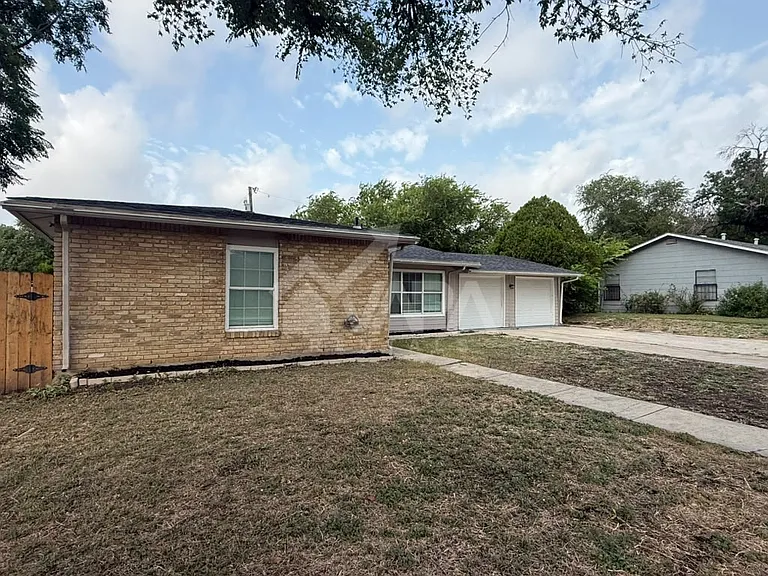 2902 Woodcliffe St — Photo 9