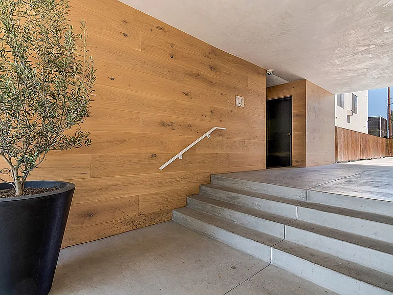 The Claridge Apartments — Photo 3