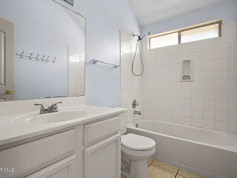 7481 Umbria Dr — Photo 20