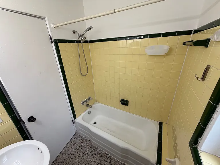 2109 S Mills Ave — Photo 8