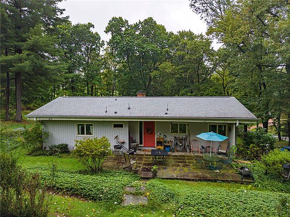 2nd image of 394 Irwin Rd