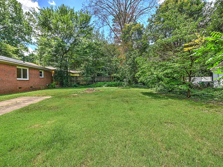 2200 Eastway Dr — Photo 46