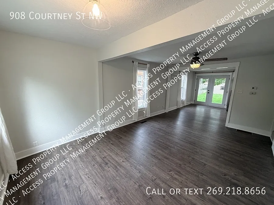 Awesome NW Side Updated 2 Bedroom Home — Photo 3