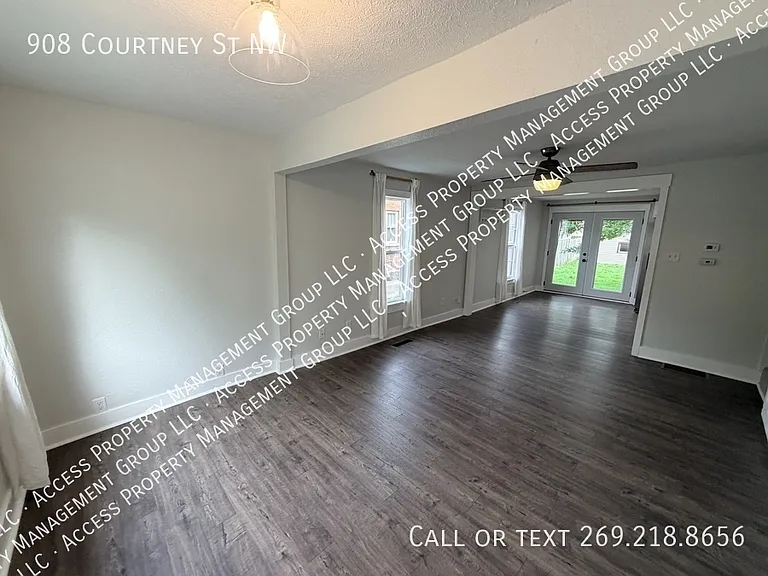 908 Courtney St NW — Photo 3