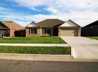 851 Petit Jean St, Prairie Grove, AR 72753
