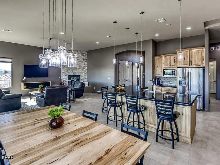 2520 Demaret Dr — Photo 14