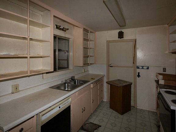 3rd image of 120 Chenault Ave