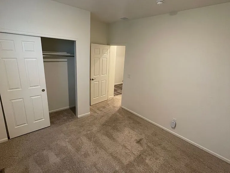 1576 Clarendon Dr — Photo 10