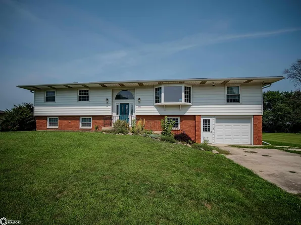 226 E 6th St, Kanawha, IA 50447