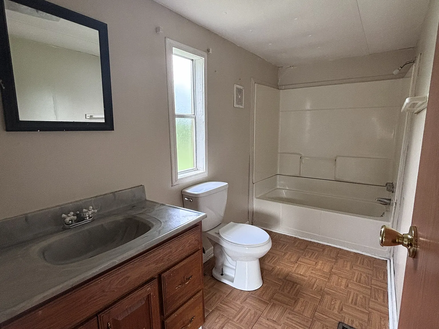 4 bed, 1350 sqft, $1,200 — Photo 4