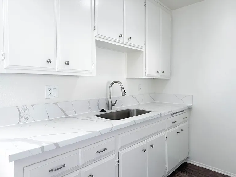 1225 3rd Ave — Photo 9
