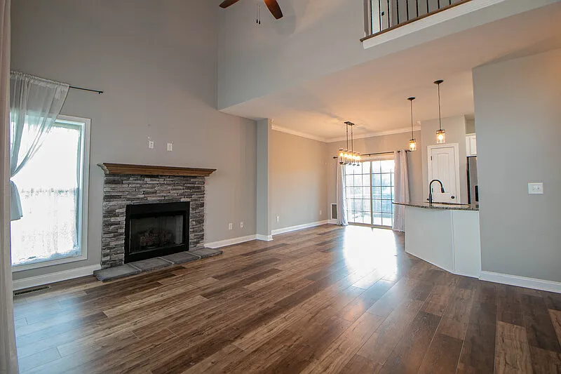 5 bed, 2.5 bath, 1838 sqft, $2,255 — Photo 2
