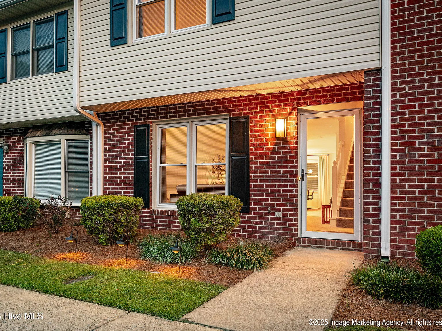 2 bed, 1.5 bath, $1,975 — Photo 4