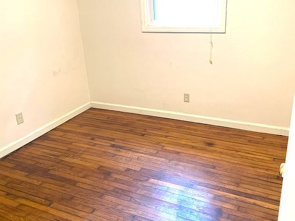 5th image of 127 Poe St