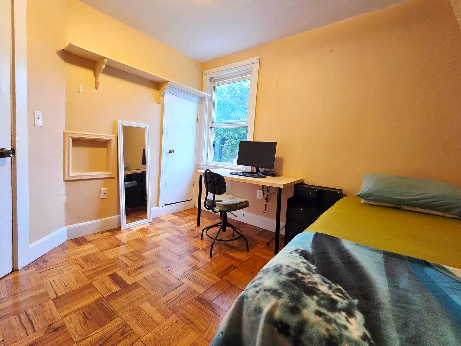 4 bed, 1250 sqft, $800 — Photo 3