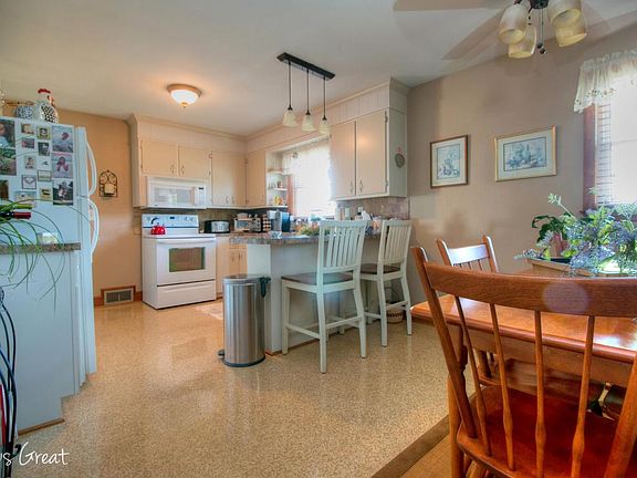 5th image of 110 Mountain View Dr