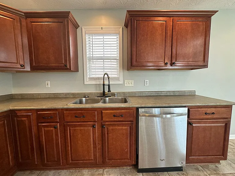516 Millpond Rd — Photo 25