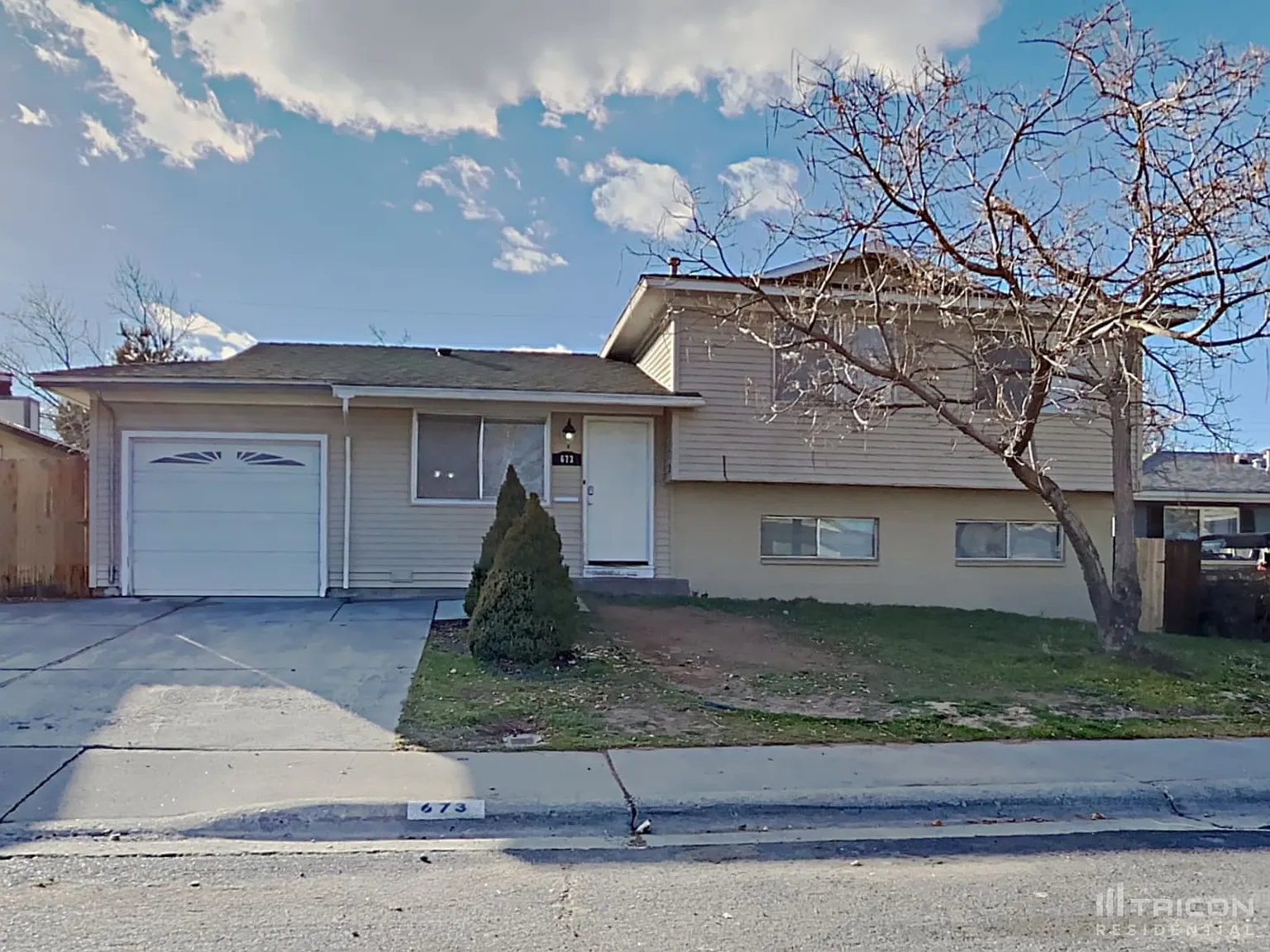 673 James Ln photo 1
