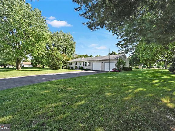 2nd image of 685 Wedgewood Dr