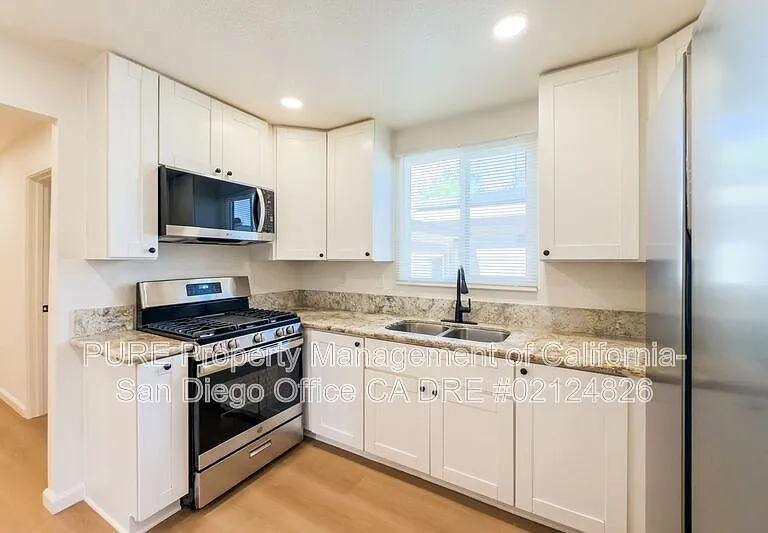1120 Florence St — Photo 7