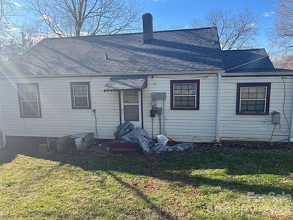 5th image of 2618 Roslyn Ave