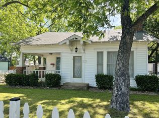 927 N Anglin St, Cleburne, TX 76031