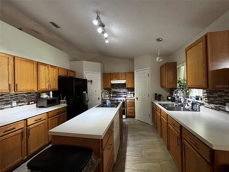 8 Botany Ln — Photo 2