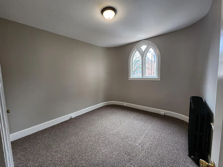 228 W Chestnut St — Photo 8