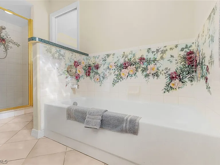 9439 Palm Island Cir — Photo 10