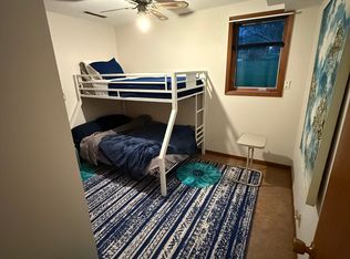 322 Woodlawn Dr APT 2, Pella, IA 50219