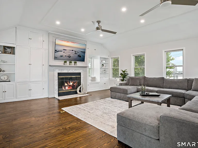 1016 Fairfield Beach Rd — Photo 14