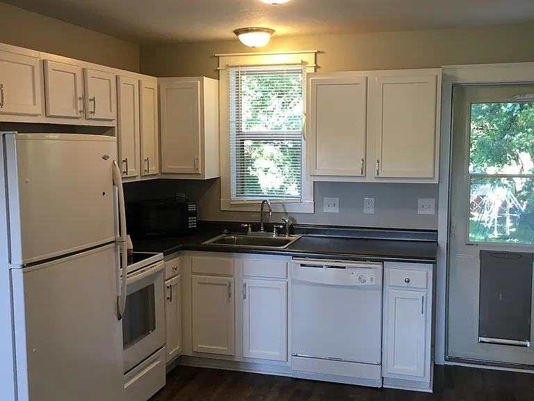 1219 E 36th Ct — Photo 18