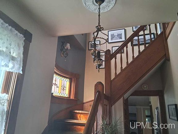 5th image of 325 E Hewitt Ave