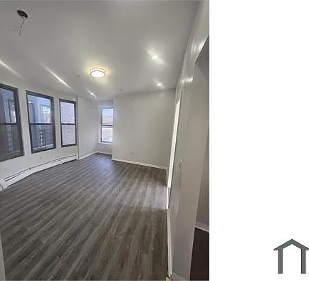 3 bed, 1200 sqft, $2,200 — Photo 4