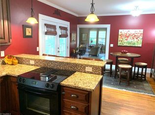 174 W Poplar St, Mount Airy, NC 27030