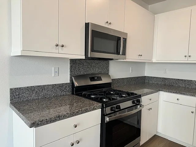 4 bed, 1870 sqft, $3,295 — Photo 4