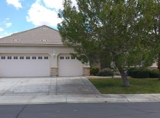 11063 Dandelion Ln, Apple Valley, CA 92308
