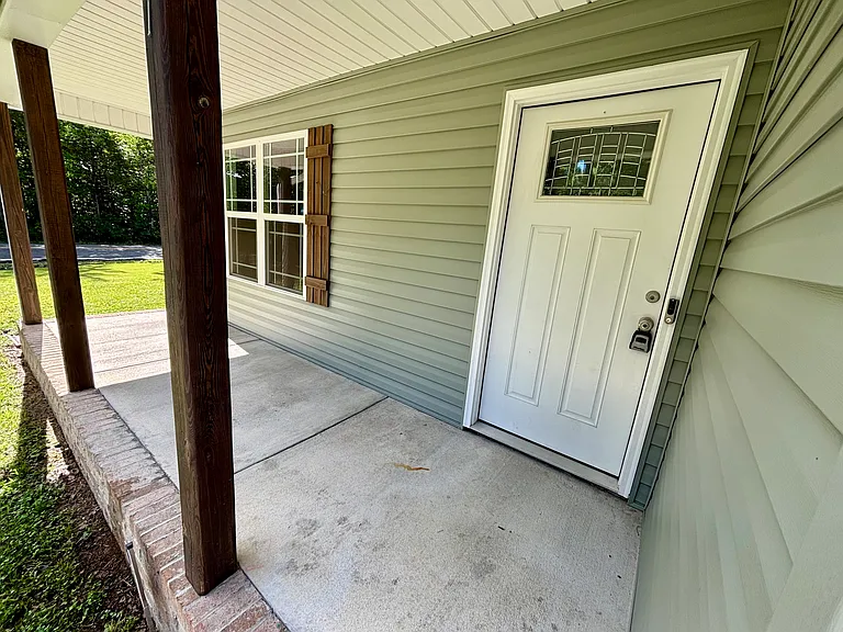 1 Lambeth Dr — Photo 4