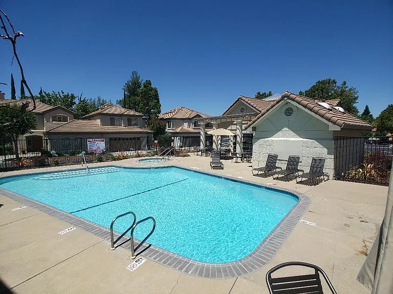 1102 Vista Pointe Cir — Photo 16