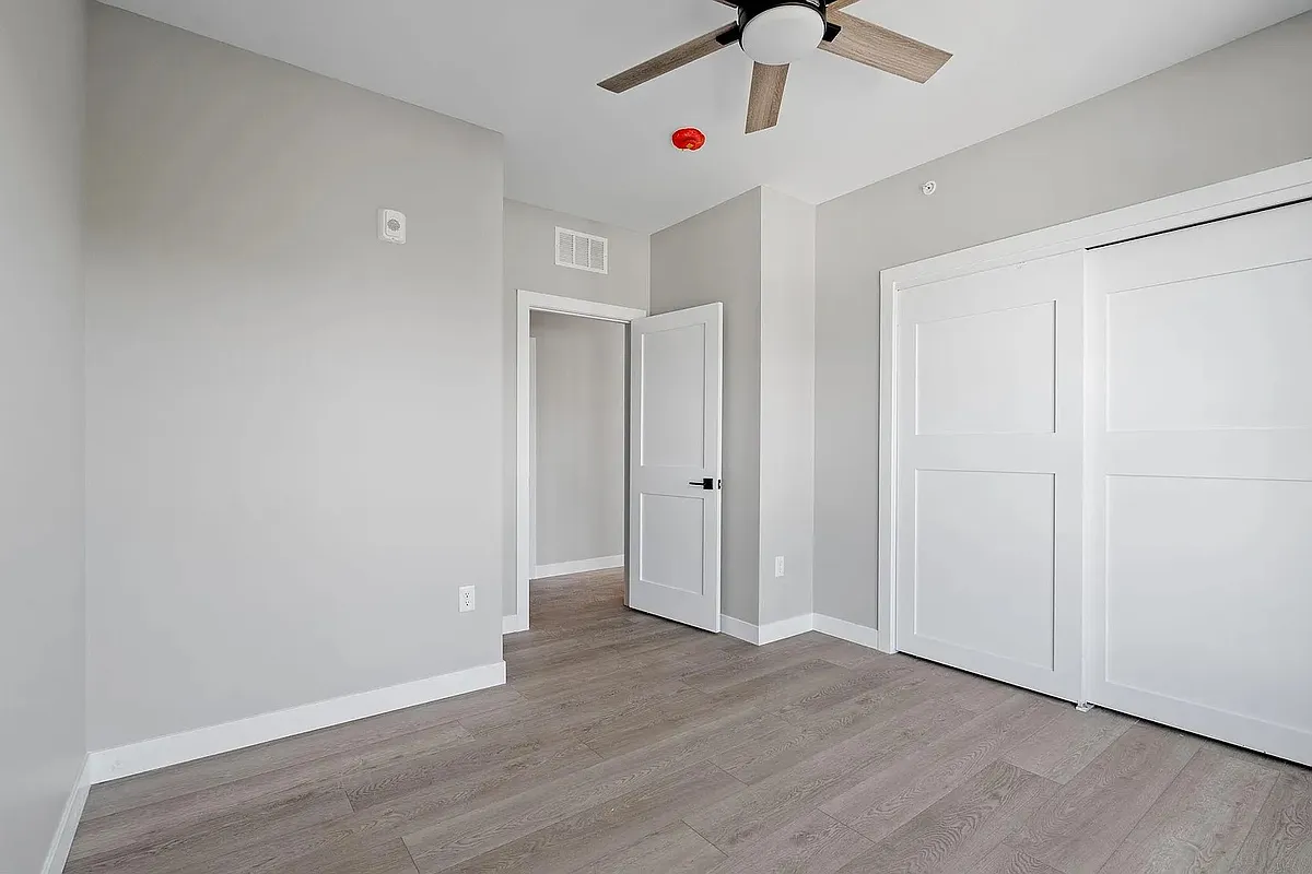 Building Photo - 4738 Grand Ave S #207