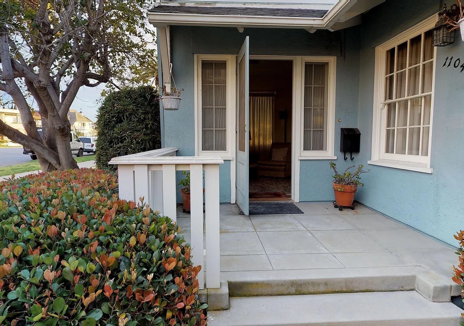 1104 Isabella Ave — Photo 2