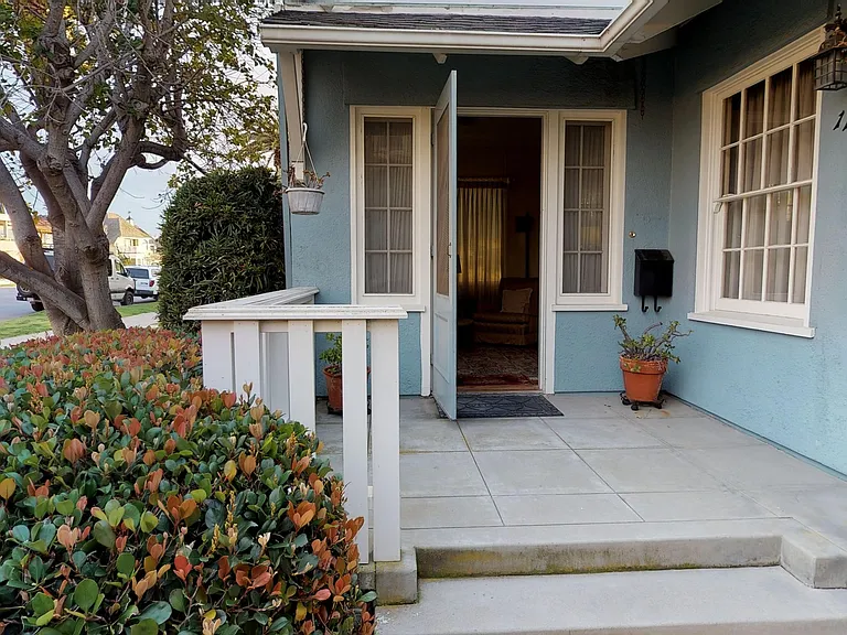 1104 Isabella Ave — Photo 2