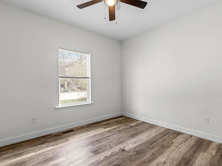 1213 N Chamberlain Ave — Photo 13