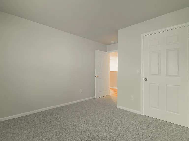 2nd bedroom, walk-in closet