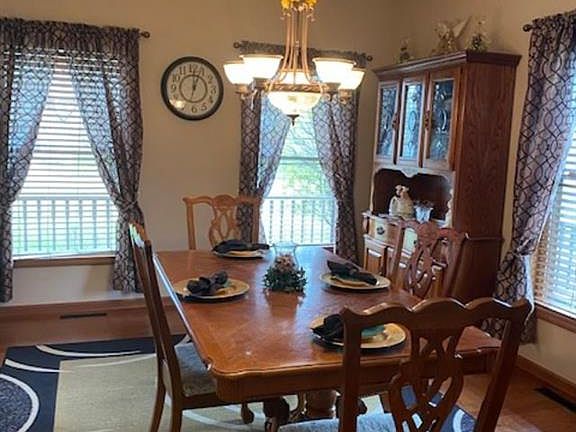 3rd image of 1021 N Ironwood Dr
