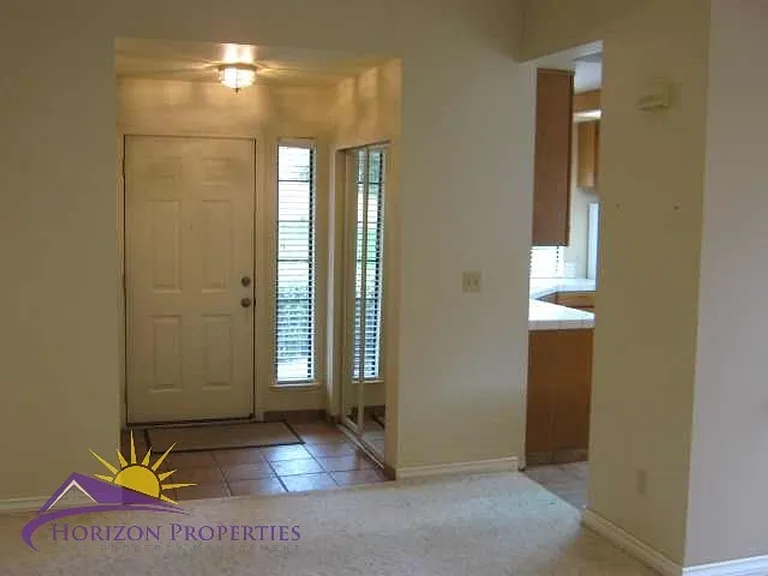 2030 Moontree Dr — Photo 3