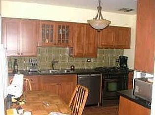 2048 Old Glenview Rd, Wilmette, IL 60091